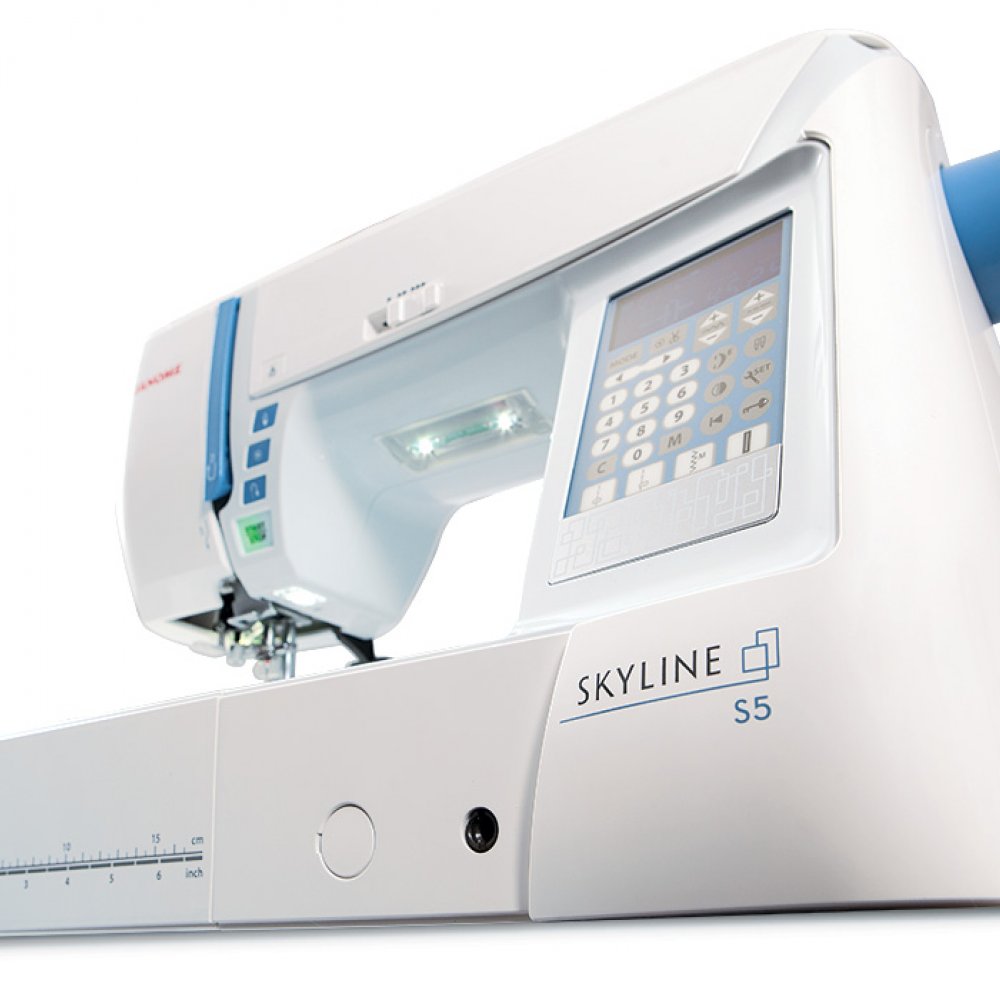 maquina-de-coser-y-bordar-janome-skyline-s5-33